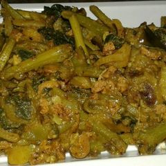 A picture of Pumpkin leaves stir fry(kumro saker chorchori).