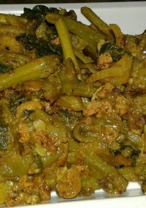 A picture of Pumpkin leaves stir fry(kumro saker chorchori).
