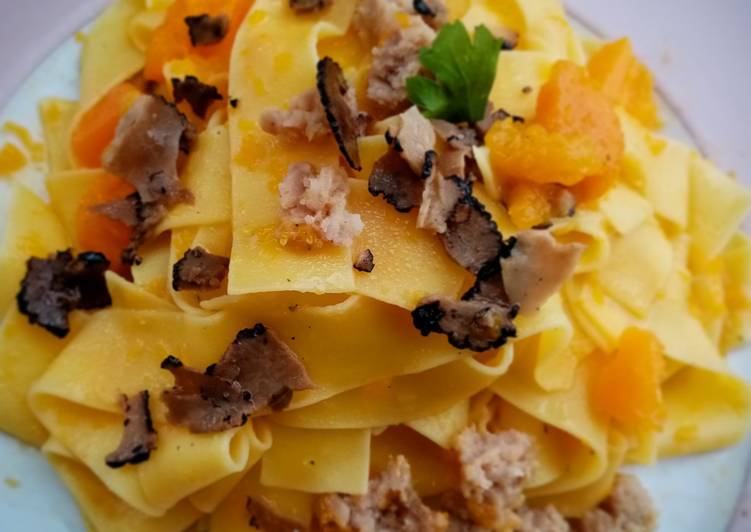 Simple Way to Make Premiato Pappardelle con zucca e salsiccia profumate al Tartufo 🎃🍁