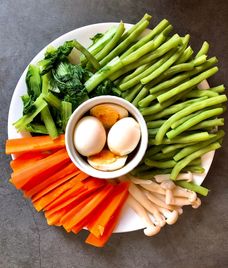 rau củ luộc trứng luộc