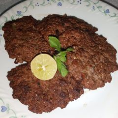 A picture of Kachay Qeemay ke Kababs.