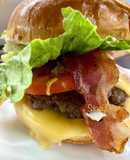 Μπέργκερς γρήγορα και εύκολα με μπέικον (Easy bacon burgers)!