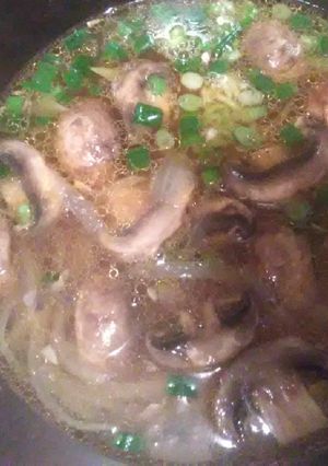 A picture of 🍄 Mushroom and Caramelized Onion Soup.