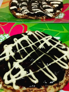 Una foto de Okonomiyaki (tortilla de repollo japonesa)