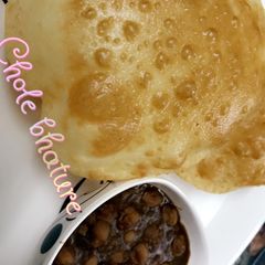 A picture of Chole bhature.
