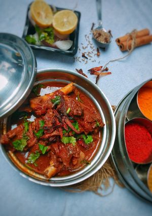 धाँसु मटन करी (dhansu mutton curry recipe in Hindi) रेसिपी मुख्य फोटो