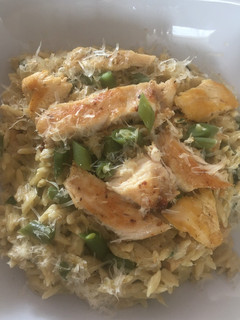 Una foto de Risoni a la crema con pollo a la plancha