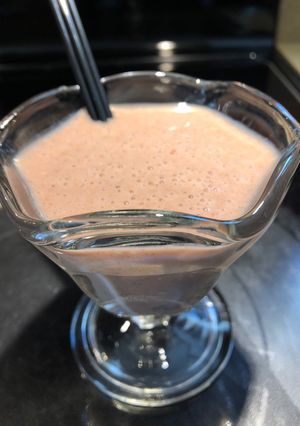 A picture of Banana 🍌 Strawberry 🍓 Oat Milk Smoothie.