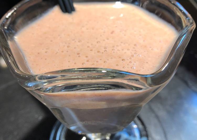 Banana 🍌 Strawberry 🍓 Oat Milk Smoothie Banana 🍌 Strawberry 🍓 Oat Milk Smoothie