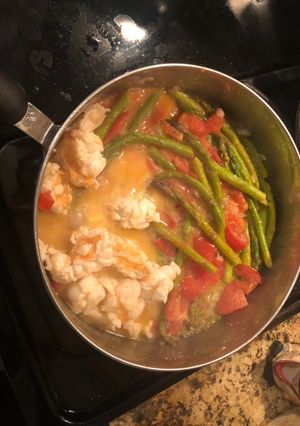 A picture of Sautéed lobster, tomatoes and asparagus with a lemon butter sauce.