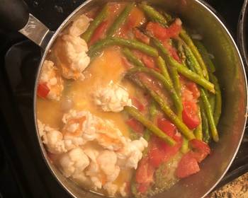 Easy Fast Cooking Sauted lobster tomatoes and asparagus with a lemon butter sauce Restaurant Style