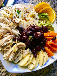 Una foto de Ensalada variada con vinagreta de naranja