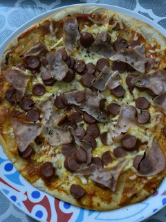 Una foto de Pizza York y salchichas