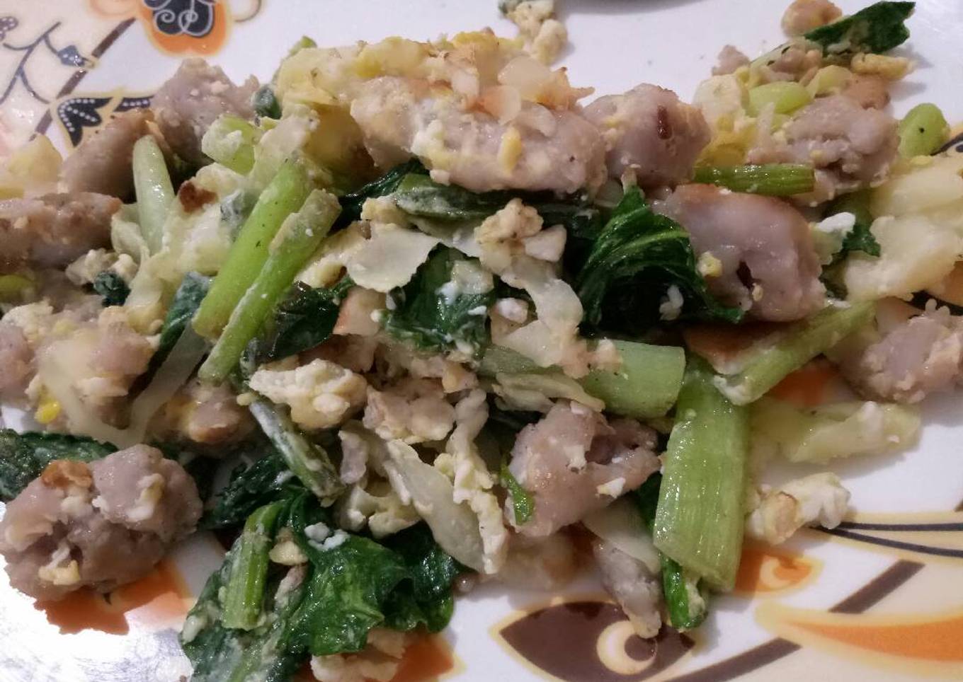 Orak arik caisim, kubis, telor, plus daging cincang