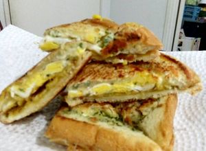 Foto resep Cheezy Egg Honey Mustard Sandwich