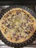 Pizza con salsiccia e caciocavallo