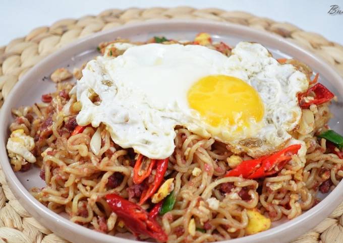 Resep Indomie Kornet Telur Pedassss Oleh Bundarana Cookpad