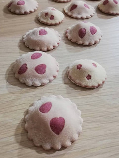 Foto di Ravioli bicolore con i cuoricini, alla crema di formaggio 🌷