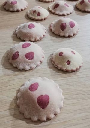 Foto di Ravioli bicolore con i cuoricini, alla crema di formaggio 🌷
