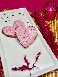 A picture of Frosting sugar cookies.