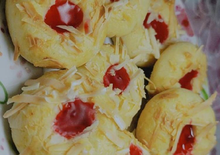 Resep Strawberry thumbprint cookies 🍓🍓🍓 yang Menggugah Selera