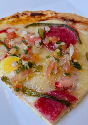 Una foto de Pizza con base de pollo