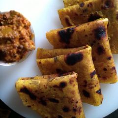 A picture of Gujarati thepla.