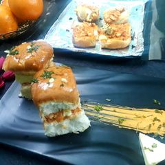 A picture of Cheesy chicken tikka slider.