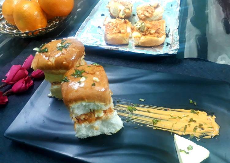 Recipe of Homemade Cheesy chicken tikka slider