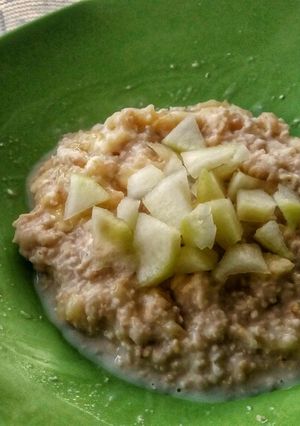 A picture of Pear and Banana Oats (Toddler Meal).