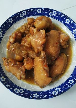 Hình của món Gà kho xả ớt.