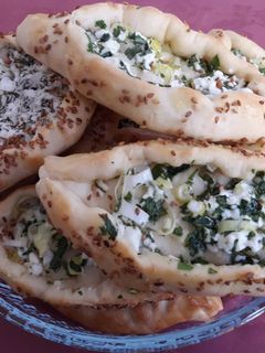 صورة لوصفة فطائر بالجبنة البيضاء والبصل الاخضر