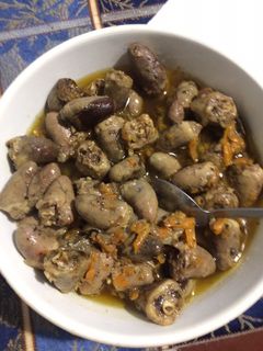 Фото Куриные сердечки, жареные с луком и морковью.