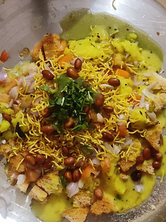 કઢી રગડો (Kadhi Ragda Recipe In Gujarati) રેસીપી મુખ્ય ફોટો