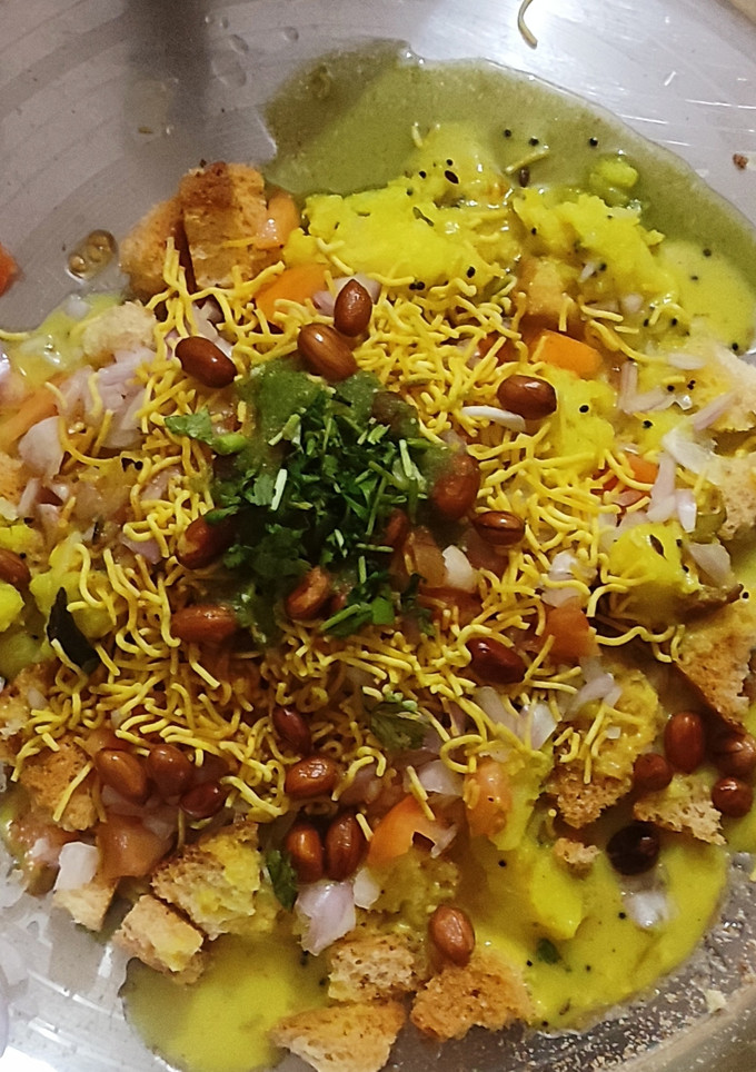 કઢી રગડો (Kadhi Ragda Recipe In Gujarati) રેસીપી મુખ્ય ફોટો