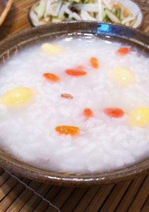 รูปของ ข้าวต้มแปะก๊วยเก๋ากี๊ 白果枸杞粥