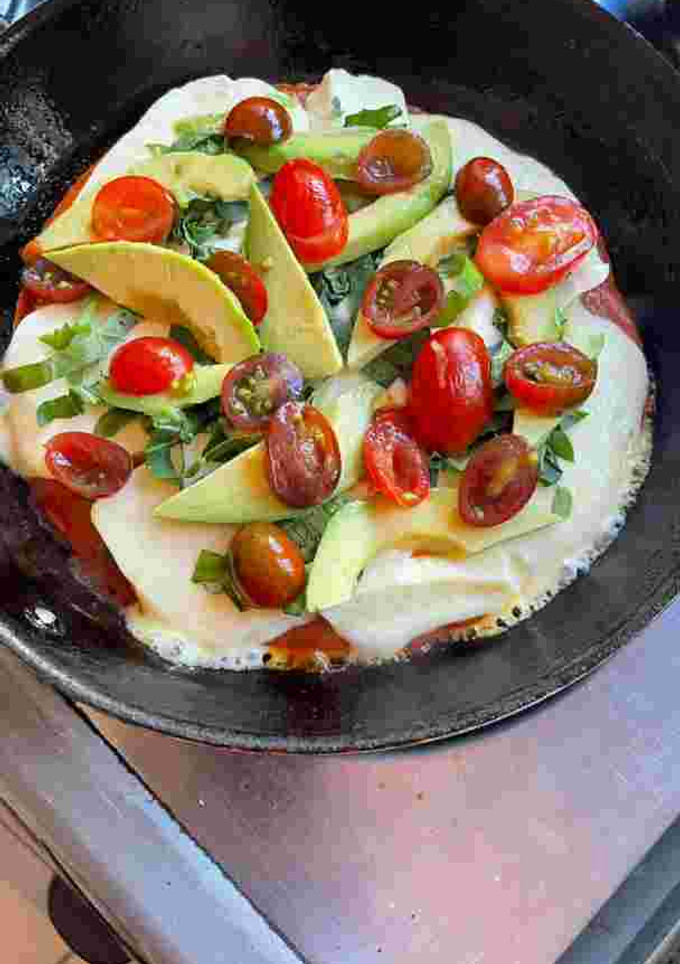 Una foto de Pizza de harina de garbanzo. Sin gluten! Vale la pena