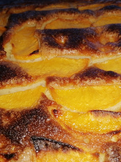 Una foto de Bizcocho de melocotón y queso crema