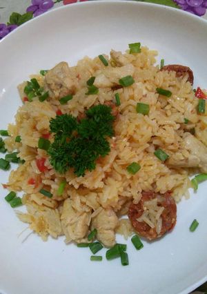 Una foto de Arroz perfumado con chorizos y pechuga de pollo