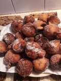 Buñuelos de pera y almendras
