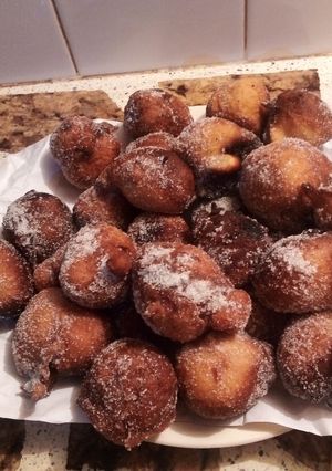 Una foto de Buñuelos de pera y almendras