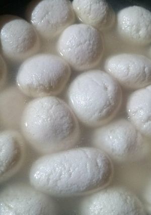 रसगुल्ला (Rasgulla recipe in Hindi) रेसिपी मुख्य फोटो