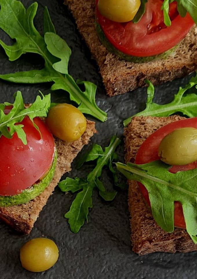Тапас з кабачками та помідорами