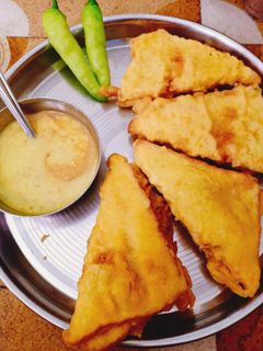 બ્રેડ પકોડા(Bread pakoda recipe in Gujarati) રેસીપી મુખ્ય ફોટો