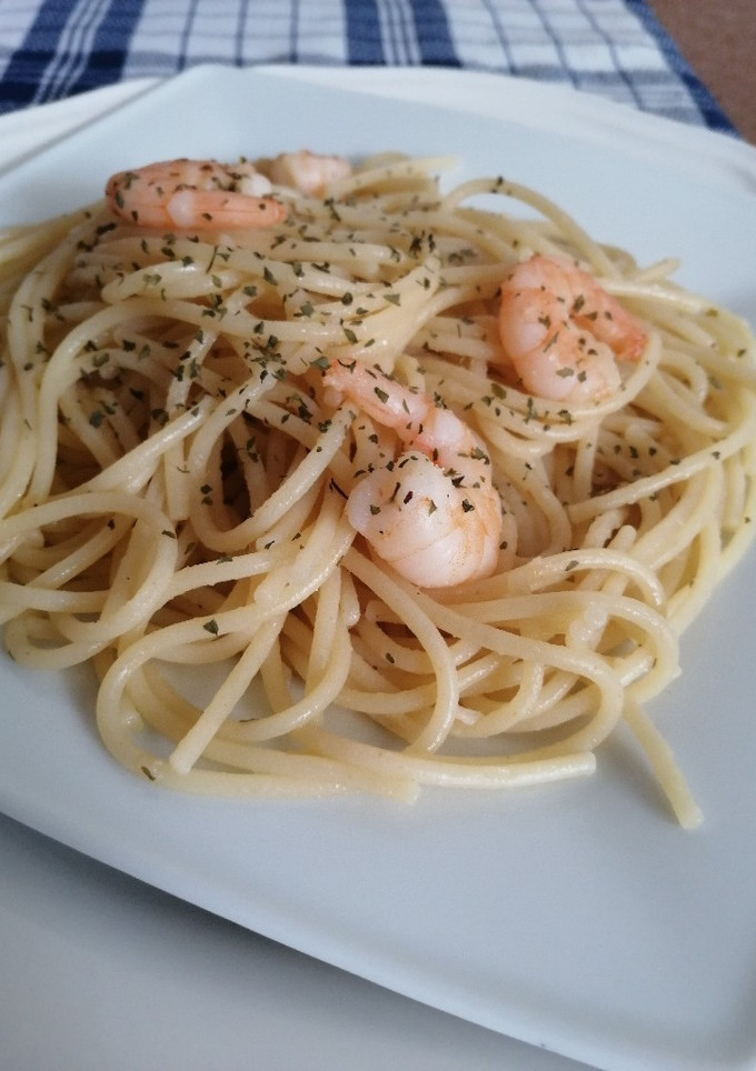 Una foto de Espaguetis con gambas al ajillo