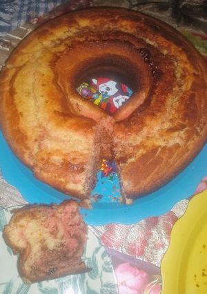 Una foto de Queque de Yogurt Marmoleado Tricolor