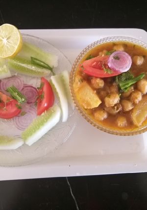 A picture of Chickpeas curry.