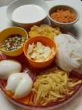 ขนมจีนซาวน้ำ (Fresh Thai Rice Noodles with Coconut Milk)