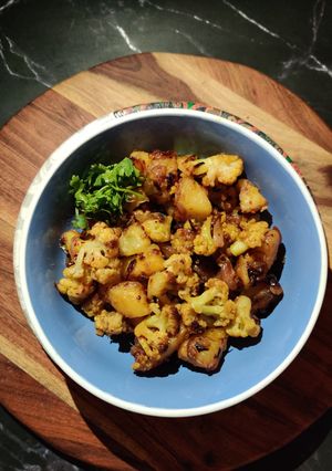A picture of Stir fry gobhi aloo.
