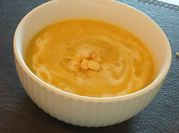 Una foto de sopa crema de choclo